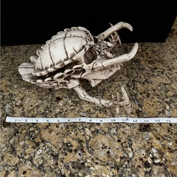 Predator skull Yautja Trophy from Alien vs. Predator and Predator movies Resin - Picture 6 of 10